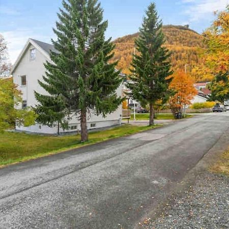 Fin Leilighet I Tromsdalen. Apartment Тромсьо Екстериор снимка