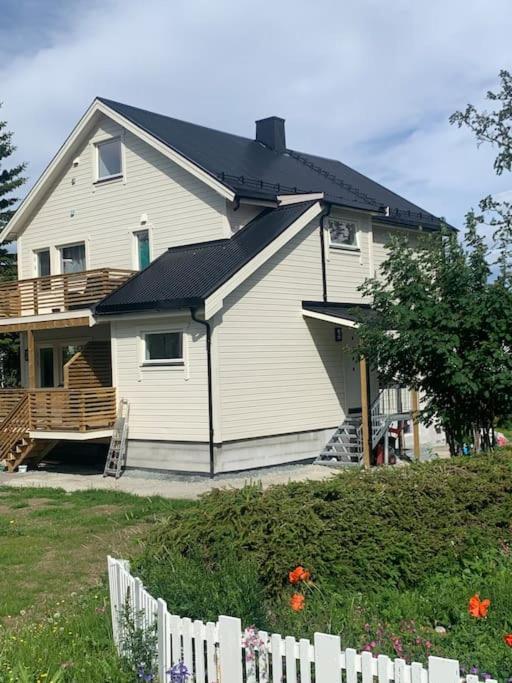 Fin Leilighet I Tromsdalen. Apartment Тромсьо Екстериор снимка